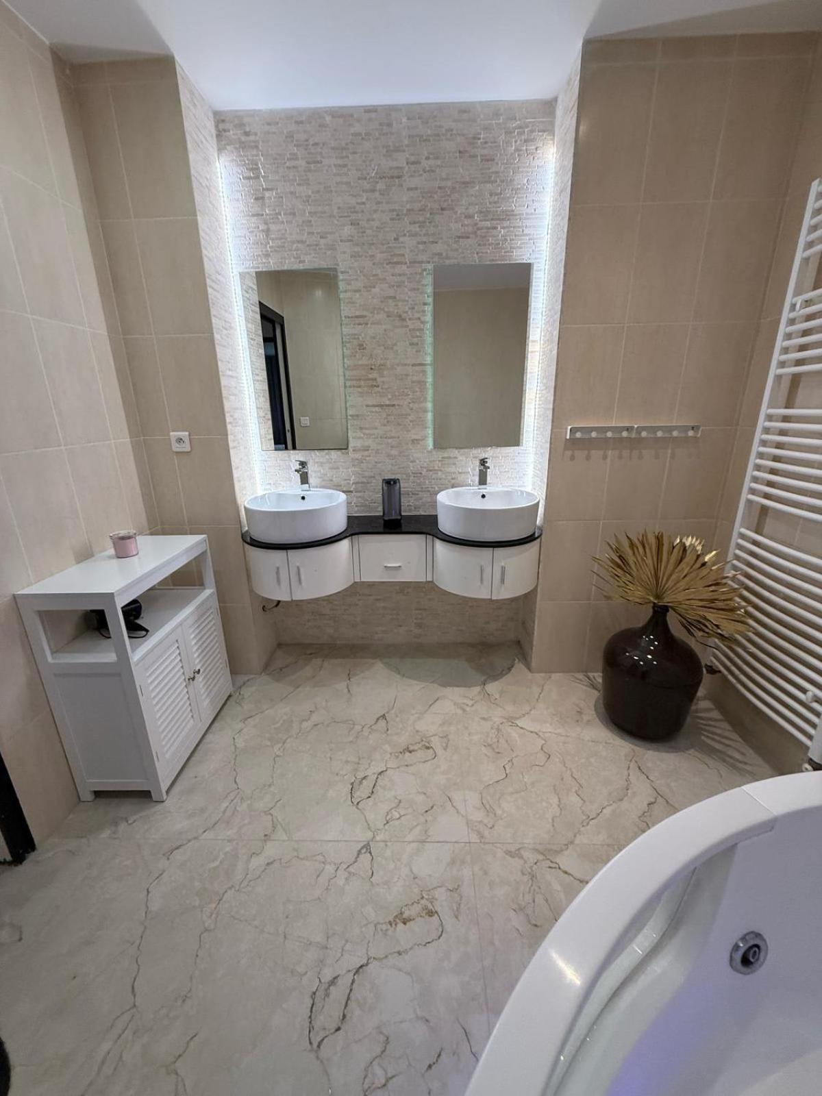 Maison Frappaz - 4 Bedrooms With Garden Вильорбан Екстериор снимка